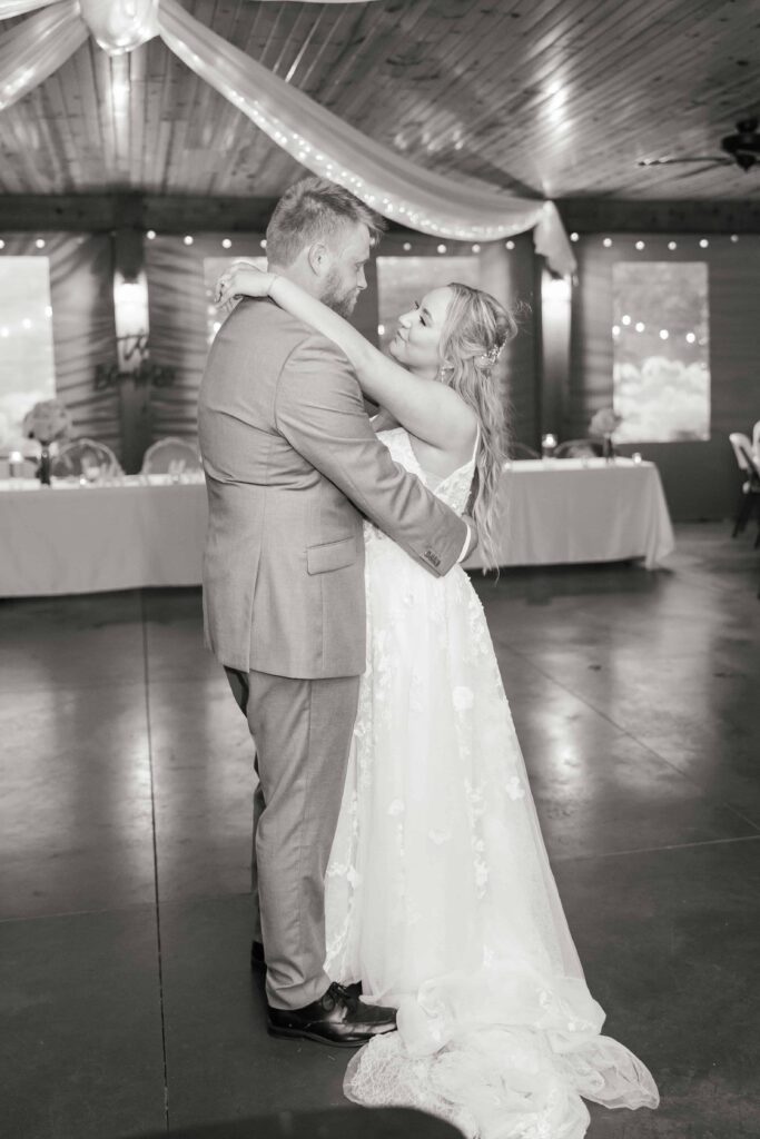 Husband and wife first dance photos at Ridgetop, Prescott Wisconsin. Photo captured by professional wedding photographer Isa Wines Photography 